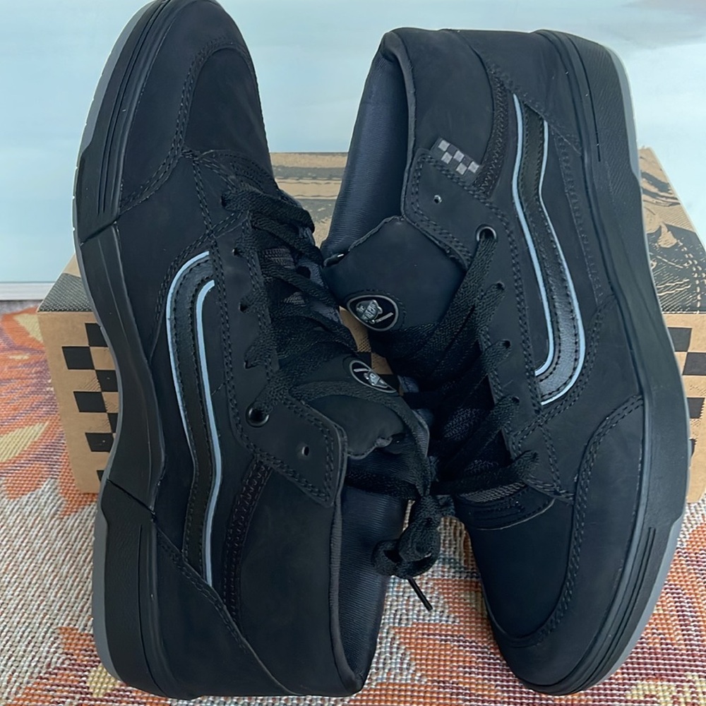 Vans Men’s Zahba Mid Black/Pewter
VN000CBSHR0 Sneakers - Picture 6 of 16